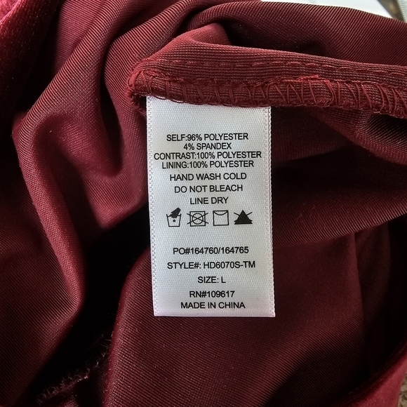 NWT Stella Luce Burgundy Velvet Romper with Cutout and Lace Detail, Size Small - Picture 11 of 14